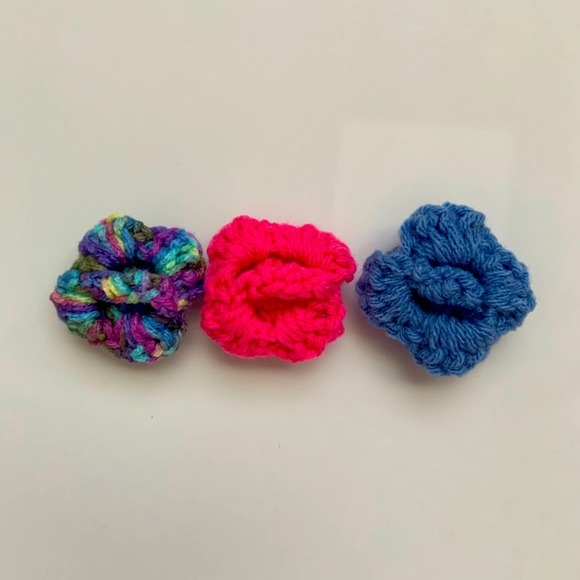 HAND CRAFTED Crochet Cat Collar Flowers Colorful Lot of Three Flower Accessory - Picture 7 of 7